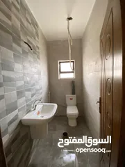  5 شقق طابقيه في المزار الجنوبي