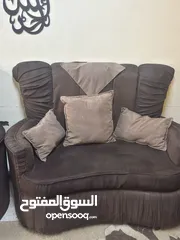 3 طقم كنب للبيع في حالة ممتازة