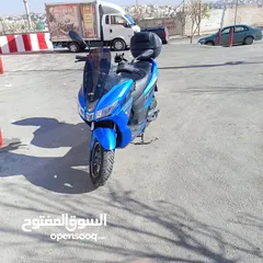  21 سكوتر ابريليا SXR 160CC  بحال الوكالة موديل 2022 استخدام شخصي