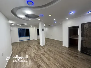  3 مكتب للإيجار / مطل على الشارع الرئيسي