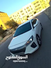  15 هونداي ايونك فل ما عدا الفتحه كهرباء موديل 2017 بسعر مغري