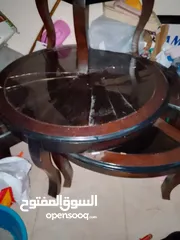  3 طاوله وسط خشب الاصلي استعمال خفيف بس الطاوله الوسطيه وقزاز مكسور فيها للبيع