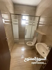  16 طالبات طلاب شقة فاخرة فارغة للايجار طابق ثاني مصعد مساحة  190م واسعة الراهبات كل طابق شقتين