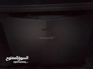  2 شاشه حجم كبير شغاله
