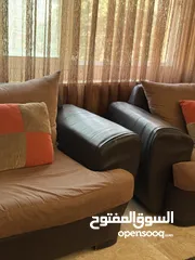  7 غرفه جلوس  جلد وقماش اللون بني وطاوله سفره جلد  وزجاج