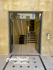  8 شقق فاخرة للبيع مساحات 184م