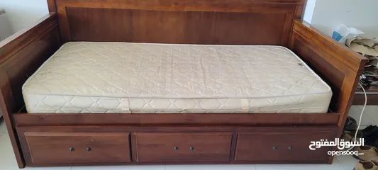  1 Day Bed with two beds and mattress