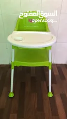  1 كرسي طعام اطفال  لون ابيض واخضر