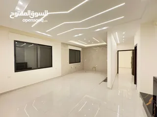 6 شقة طابق ثاني 150م من المالك تبعد 1كم عن طريق المطار