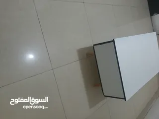  5 طاولت تلفزيون مستعمله