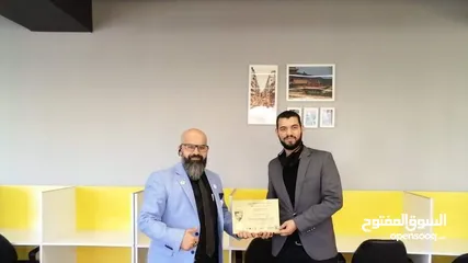  20 دورات ودبلومات تدريبية مهنية وأكاديمية معتمدة محليا ودوليا