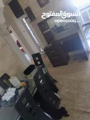  3 طاوله سفره لبيع جلد بس فيه نقرات على الكراسي