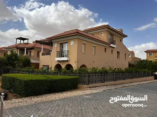  12 فيلا300م للبيع في التجمع الخامس بكمبوند ستون بارك القاهرة الجديدة بجوار قطامية هايتس Villa For Sale