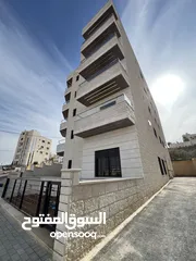  3 شقة ارضية/ 175م تدفئة مركزية راكبة تعمل على الغاز/ ترس امامي واسع/ موقع مميز