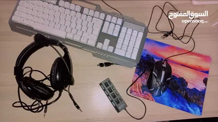  2 كيبورد وماوس مضيء RGB  + ماوس باد+ سماعة راس مع مايك + وصلة USB HUB + وصلة otg