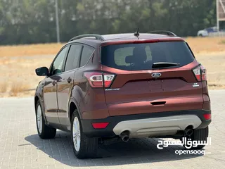  17 Ford Escape  / 2018 /  v4 perfect condition  / 28000 aed /