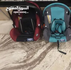  1 كارسيت بيبي - مقعد سيارة بيبي نوع  Baby Leno  لغاية عمر 6 أشهر- (عدد 2) لون أحمر و فيروزي