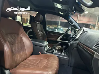  11 Land Cruiser VXS Black Edition