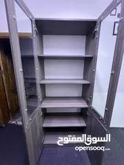  11 بيع خزانه وكرسيين وطاولة مكتبية