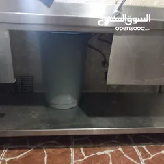  22 مجلى ستيلس ثقيل صناعي  ثلاجة بحاجه الى مروحة  طاوله ستيلس  غاز عين وحدة كانون كبير طول مترين عرض 40س