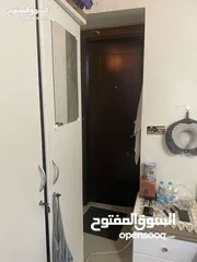  5 سكن شير اولاد و بارتشن بحمام خاص 1300 و سراير سنجل 800 شامل نت و تكيف  و متوفر لدينا ريسبشن و تلفاز