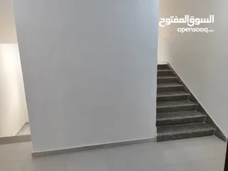  6 طوابق تجارية بمساحات متنوعة على طريق عمان-السلط نزول وادي الشجرة بأسعار مناسبة
