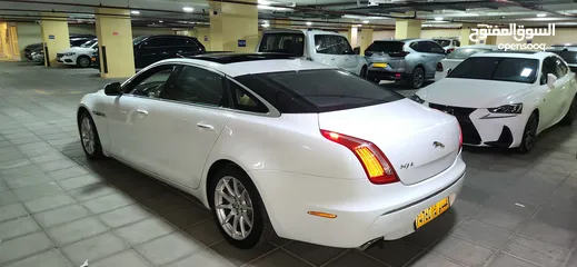  6 Jaguar XJL V4- 2.0 Turbo