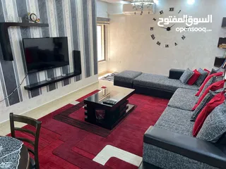  5 شقة مميزه للايجار ش الجامعه