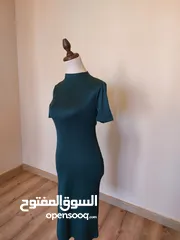  8 عدة فساتين جديدة و ماركات اسعارها من 10-12 دينار.