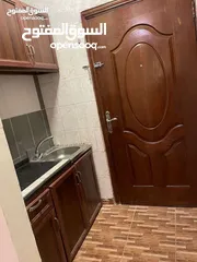  5 شقه فارغه للإيجار