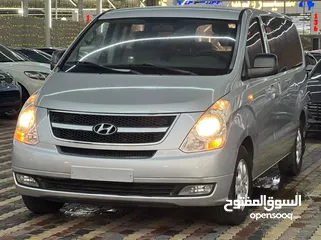  2 Hyundai H1. 2010