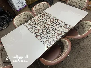  4 طاولة مطبخ سته كراسي نظيفه