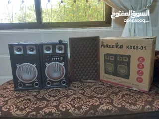  1 ثلاث سماعات كبار ومايك للبيع