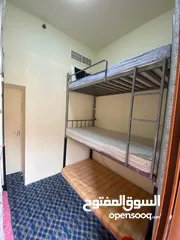 2 سرير ب 350 شباب موظفين