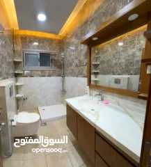  11 روف للايجار مفروش بالكامل اطلالة رائعة وموقع استراتيجي في اجمل مناطق البيرة