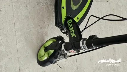 6 scooter razor سكوتر رايزور امريكي اصلي  لون اسود واخضر  للاطفال