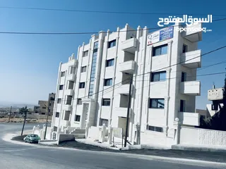  1 شقه للبيع  165م الزرقاء الجديده - جبل المغير تشطيب فندقي موقع مميز منطقه فلل وواجهه معماريه عصريه