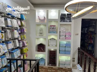  2 محل ازهار /ورد للبيع خلو  في حي الصحابه