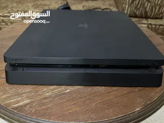  4 بلاي ستيشن 4 سلم مع اربع يدات اصليات