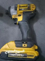  2 درلDEWALT مستعمل مع قاعدة الشحن