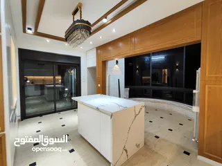  14 للايجار شقه طابقيه جزء من فيللا بجانب اوريدوو