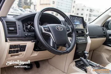 17 Toyota Land Cruiser 2021 Gx-r Grand Touring   السيارة وارد الشركة و قطعت مسافة 51,000 كم فقط