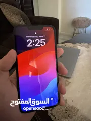  2 آيفون 13 بحالة وكاله مع شحن وكرتون مساحة 265 جيجا  بطارية 89٪؜ استعمال سنه ونصف وارد كندي