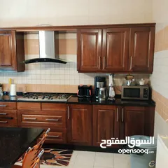  17 شقة للبيع  في قرية النخيل / شارع المطار  الشقة مميزة ونظيفة جدا