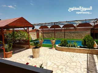  5 شاليه للبيع سعر مغري كاش او البدل لعدم التفرغ وسعر خاص جدا لمن يساعد بحل مشكلة مع شركة تامين سيارات