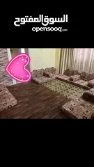  1 اسفنج ضغط 16 سم  قماش مخمل محفر بيج وخمري  4 فرشات 4 مساند  5 ركايات للبيع 160 دينار
