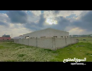 4 للبيع ارض مساحه 529 متر موقع مميز+عمار طابق واحد مساحه البناء 280 متر و مرخص على 4 طوابق على شارعين