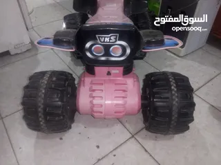  5 سيارة شحن فخمة جدا بحاجة لشاحن بحالة ممتازة موجودة في الزرقاء الجديدة للبيع