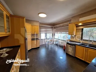  6 شقة ارضية للبيع في عبدون بمساحة بناء 240م