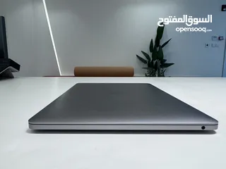  4 Macbook Pro 2019 Ram 8 G H.D 256 Touch Bar